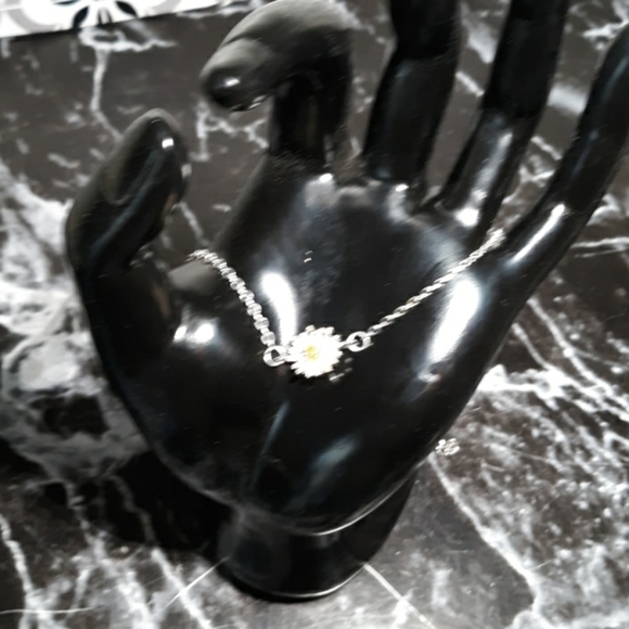 Silverstone daisy ankle bracelet - Picture 2 of 2